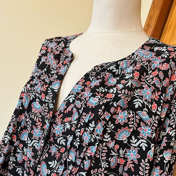 Terra & Sky 3X Floral Long Sleeve Lightweight Button Front Blouse - Picture 4 of 8